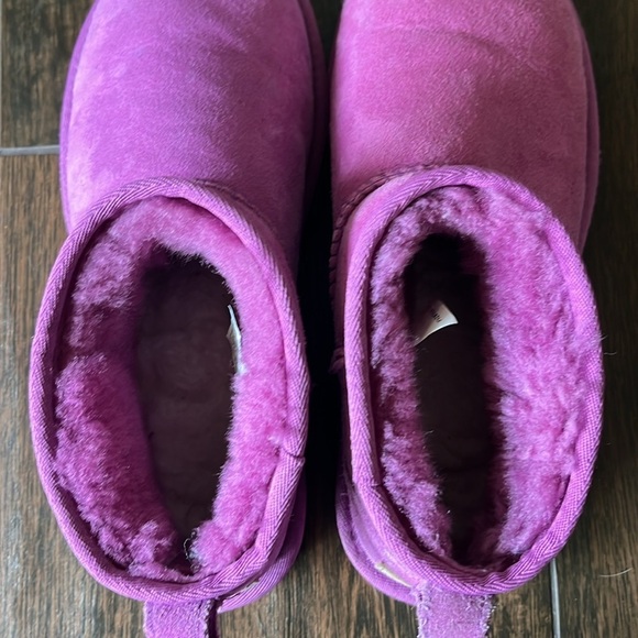 UGG Ultra Mini Boots - Picture 5 of 8